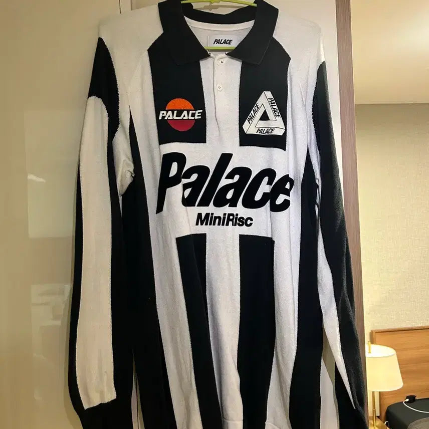 [BUNJANG] Palace Palazzo Knit Black/White / 팔라스 팔라쪼 니트 블랙/화이트 17ss 유벤투스 L사이즈