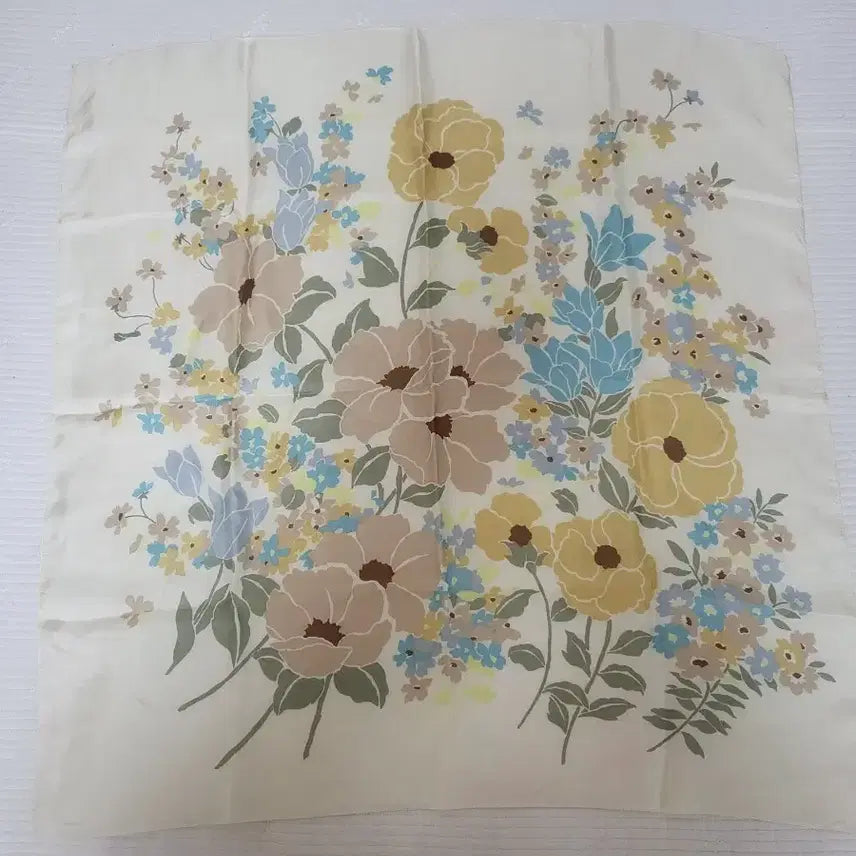 [BUNJANG] Gap 100% Silk Floral Scarf / (오늘만할인)실크 100.% Gap 플라워 스카프