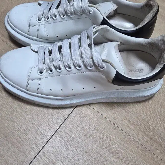 [BUNJANG] Alexander McQueen Oversized Sneaker White Black Heel Tab / 알렉산더맥퀸 오버솔 255 팝니다.