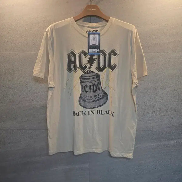[BUNJANG] ACDC Official Merchandise Cream T-Shirt / ACDC. 정품. 굿즈. 크림 반팔티.