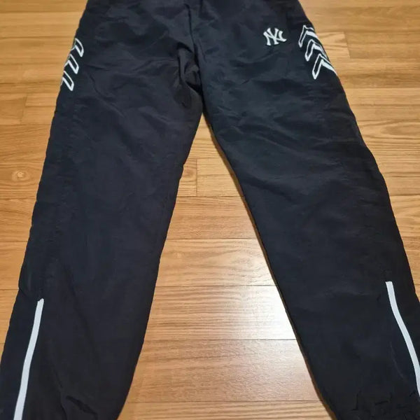 [BUNJANG] New York Yankees Training Pants Black / 뉴욕 양키스 트레이닝 팬츠 검정