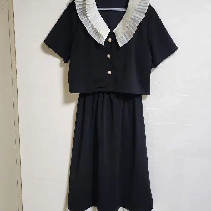 [BUNJANG] Black Lace Collar Pleated Dress / 블랙 레이스 카라 플리츠 원피스