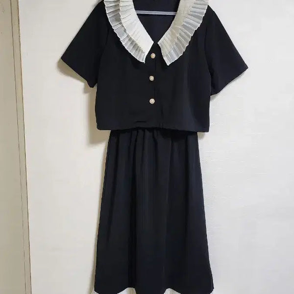 [BUNJANG] Black Lace Collar Pleated Dress / 블랙 레이스 카라 플리츠 원피스