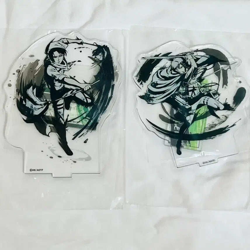 [BUNJANG] Attack on Titan Levi Sumi-e Style Acrylic Stand Set (2 Types) / 진격의 거인 리바이 수묵풍 아크릴 스탠드 2종 세트