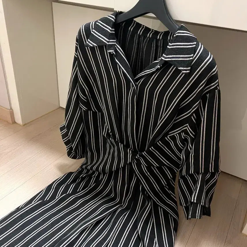 [BUNJANG] Striped Shirt Long Dress / 제평 스미스11 울혼방 셔링소매 꼬임 드레이핑 스트라이프 셔츠 롱원피스