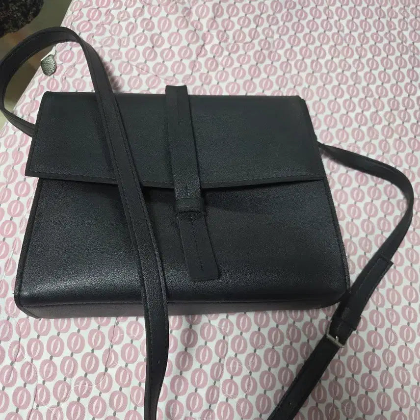 [BUNJANG] Black Crossbody Bag / 크로스백 블랙