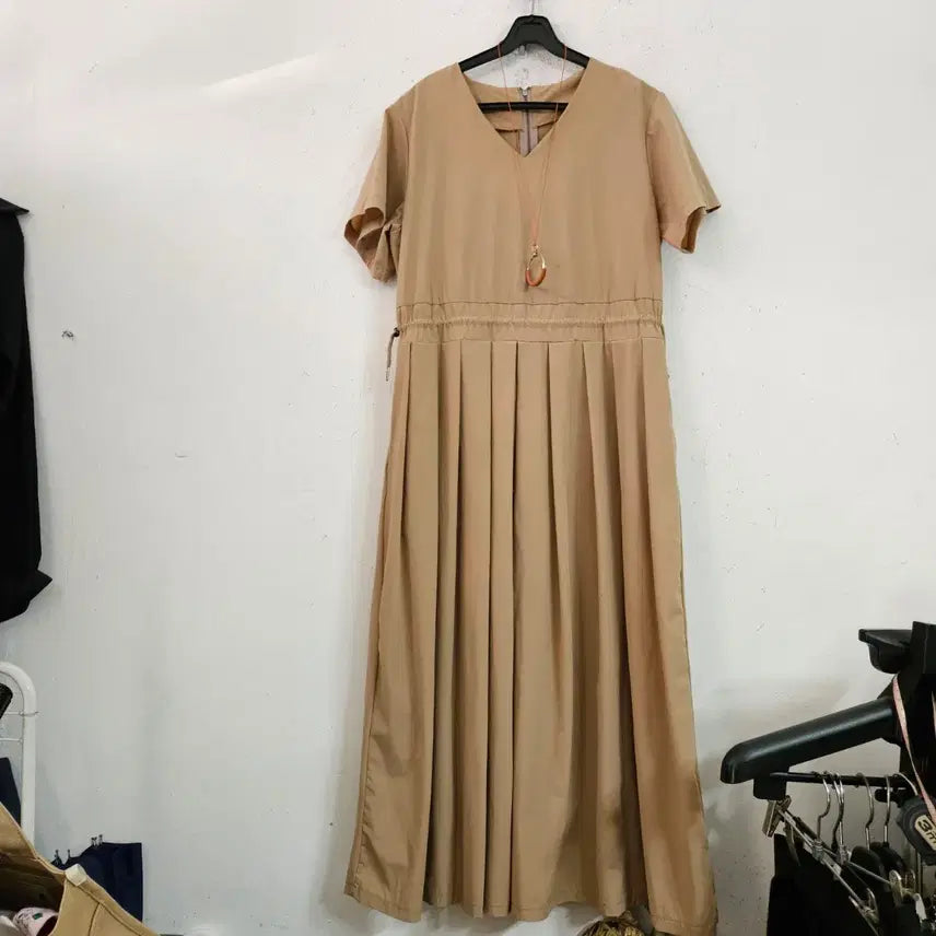 [BUNJANG] Crinkled Beige V-Neck Dress / 바스락베이지색 브이넥  원피스