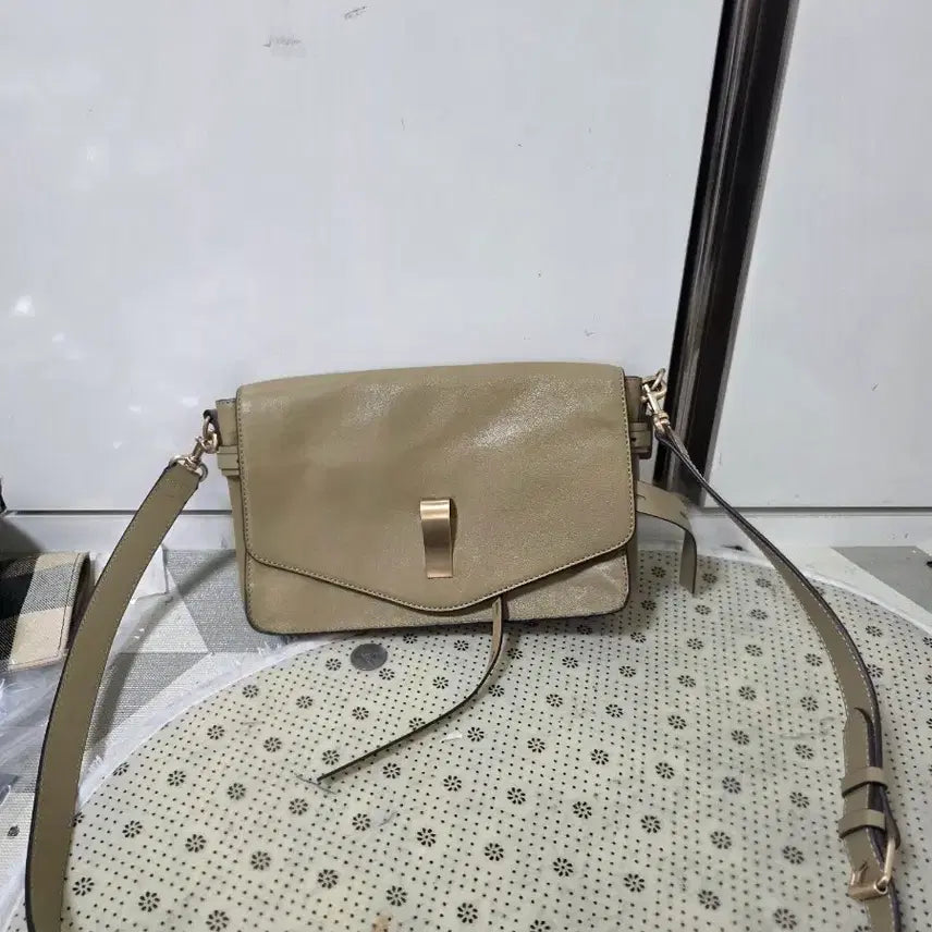 [BUNJANG] Joy Grasson Leather Crossbody Bag Beige / 조이그라슨 가죽 크로스백 베이지