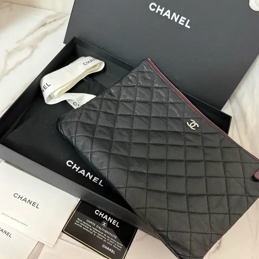 [BUNJANG] Chanel Classic Caviar Clutch Medium Silver Hardware Authentic / 샤넬 클래식 캐비어 클러치 은장 미디움 정품