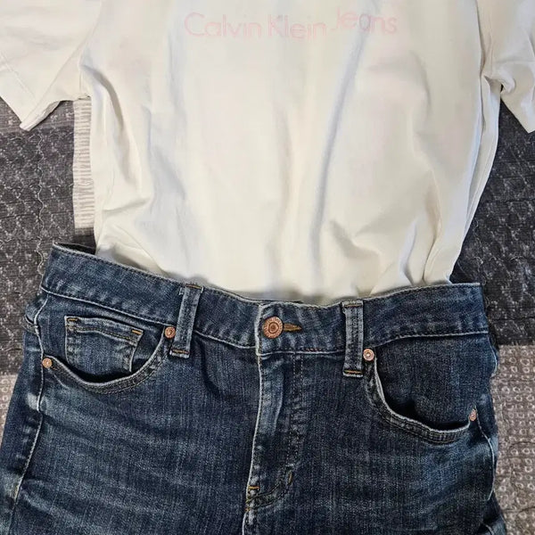 [BUNJANG] Calvin Klein Jeans Blue Wash Distressed Jeans Size 9 / 캘빈클라인진 청바지 블루 워싱 디스트로이드 9