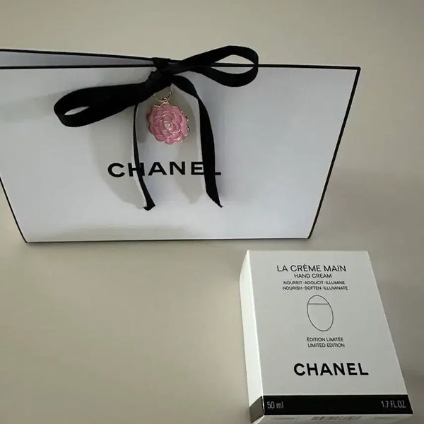 [BUNJANG] Chanel La Crème Main Hand Cream Camellia Charm Edition / 샤넬 핸드크림 라 크렘망 새상품 까멜리아 참 증정