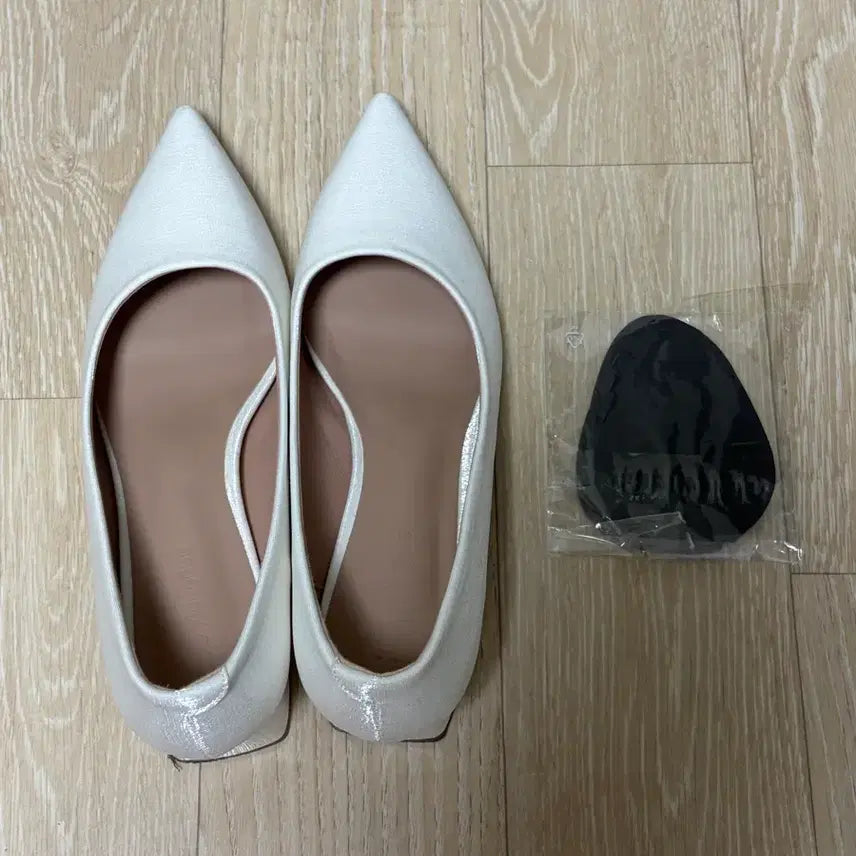 [BUNJANG] White Satin Low Heel Pumps 4cm 245mm / 새틴 구두 4cm 245cm