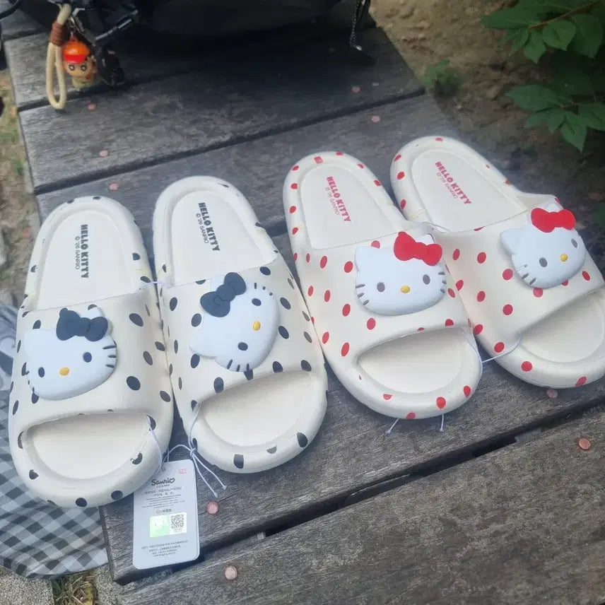 [BUNJANG] Hello Kitty Dot Pattern Slippers (Set of 2) / 헬로키티 도트 패턴 슬리퍼 2종