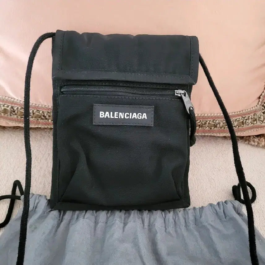 [BUNJANG] Balenciaga Nylon Strap Bag / 발렌시아가 스트랩가방