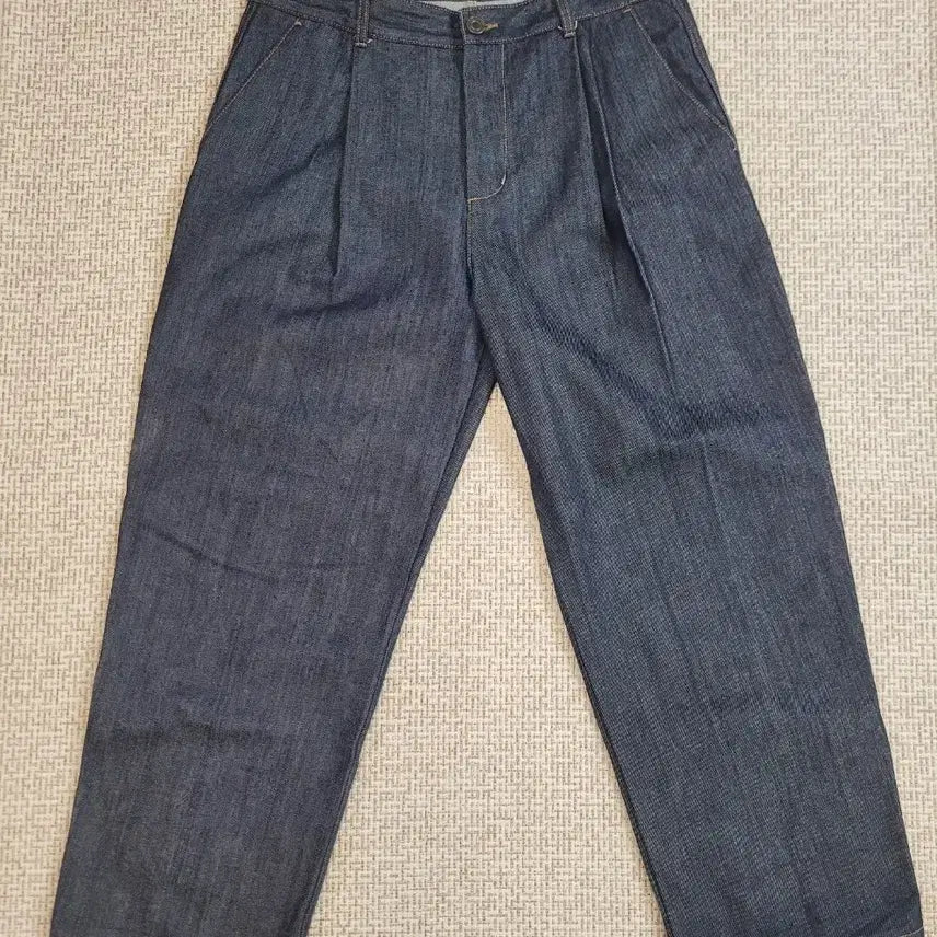 [BUNJANG] Extrordinary Two-Tuck Salvage Wide-Fit Denim Pants / 엑스트라오디너리 투턱 샐비지 와이드핏 데님 팬츠3