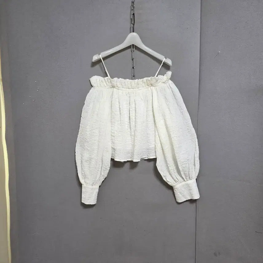 [BUNJANG] Open Shoulder Blouse - White, Size S / 오픈숄더 여성스런 블라우스 S  n6703