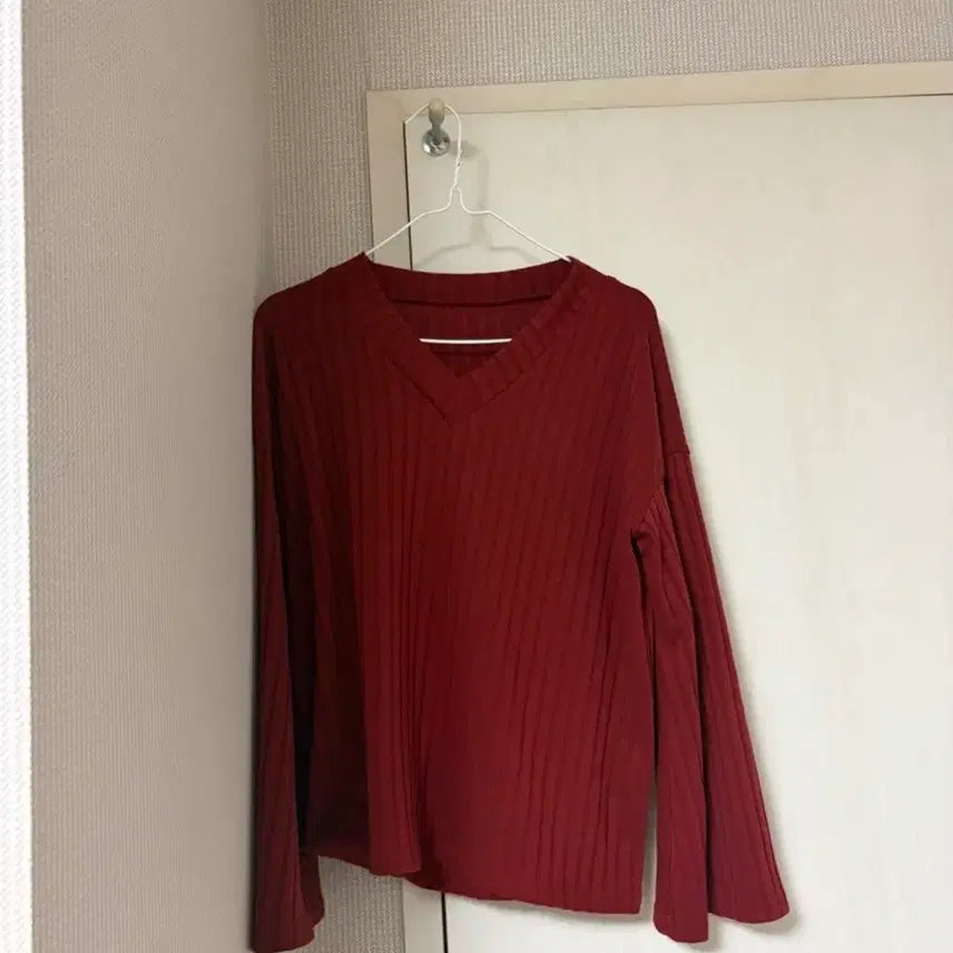 [BUNJANG] Corduroy V-Neck Long-Sleeve T-Shirt - Burgundy / 골덴 브이넥 긴팔 티셔츠 버건디