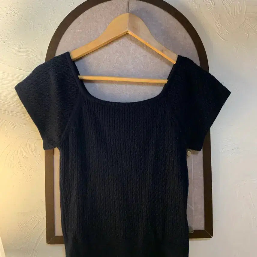 [BUNJANG] Navy Square Neck Cable Knit Sweater / 네이비 스퀘어넥 꽈배기 니트
