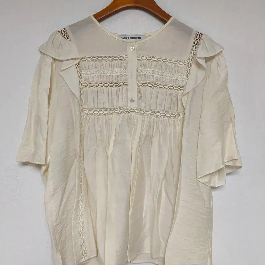 [BUNJANG] Lucky Chouette Tape Ornament Half Sleeve Blouse / 럭키슈에뜨 Tape Ornament Half Sleeve Blouse