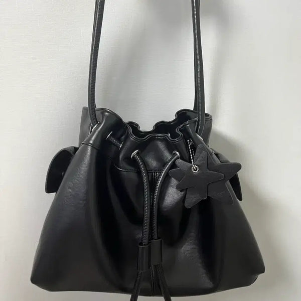 [BUNJANG] Black Women's Shoulder Bag with Star Accent / 블랙 여성 가방 숄더백
