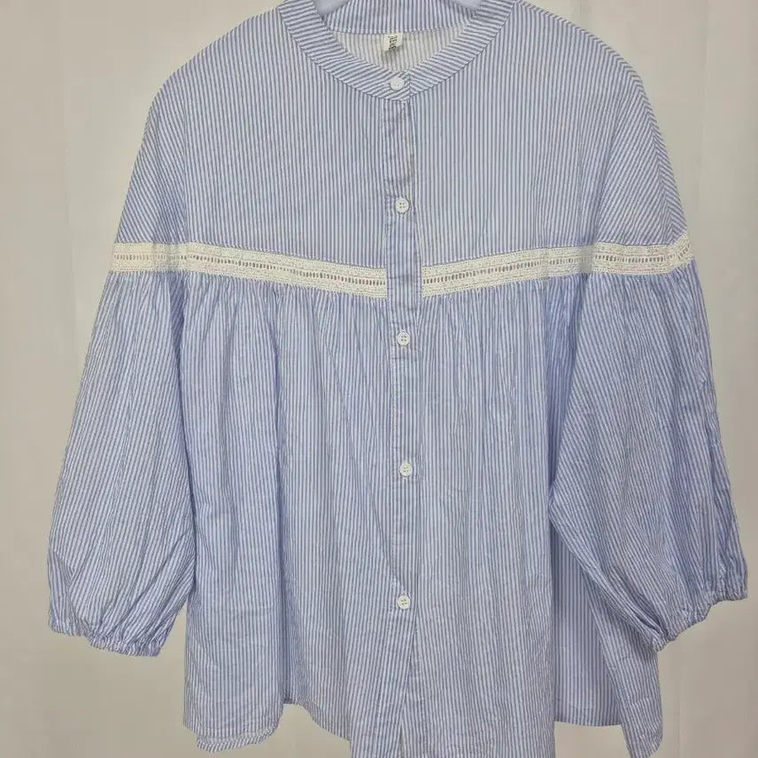 [BUNJANG] White Stripe Lace Blouse / 스트라이프 블라우스 화이트 레이스