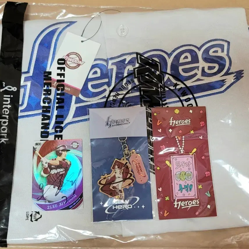 [BUNJANG] Kiwoom Heroes Lee Ju-hyeong Player Uniform, Signed Photocard, and Keyring Set / 키움 이주형 플레이어 유니폼, 친필싸인 포토카드, 키링 세트