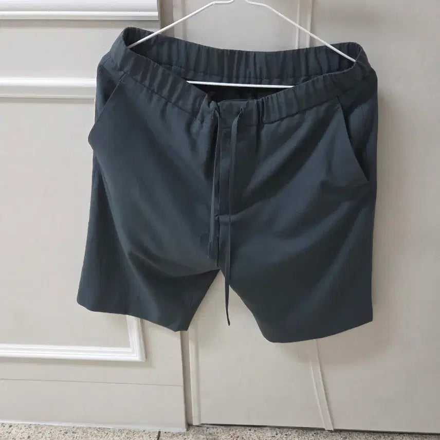 [BUNJANG] COS Clean Fit Banding Shorts Size 30-32 / 코스 깔끔한 반바지 30~32