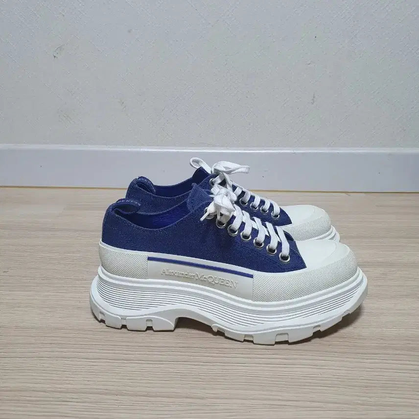 [BUNJANG] Alexander McQueen Tread Slick Lace-Up Sneakers / 알렉산더 맥퀸 트레드 슬릭 레이스업 스니커즈 230