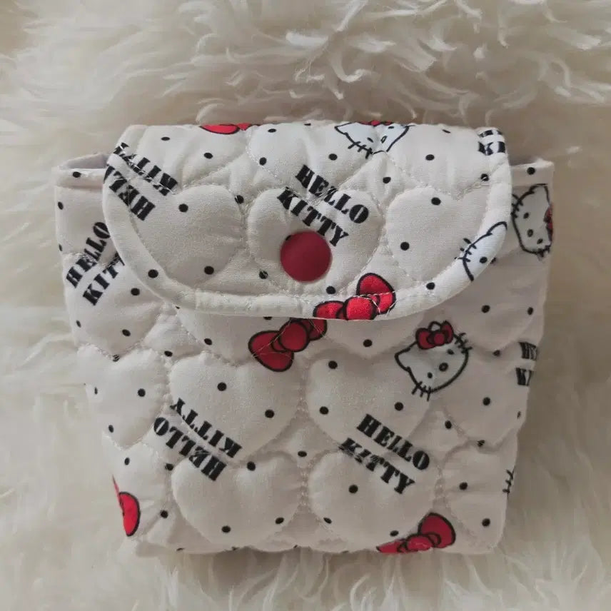 [BUNJANG] Hello Kitty Heart Pattern Sanitary Pad Pouch / 헬로키티 하트 패턴 생리대파우치