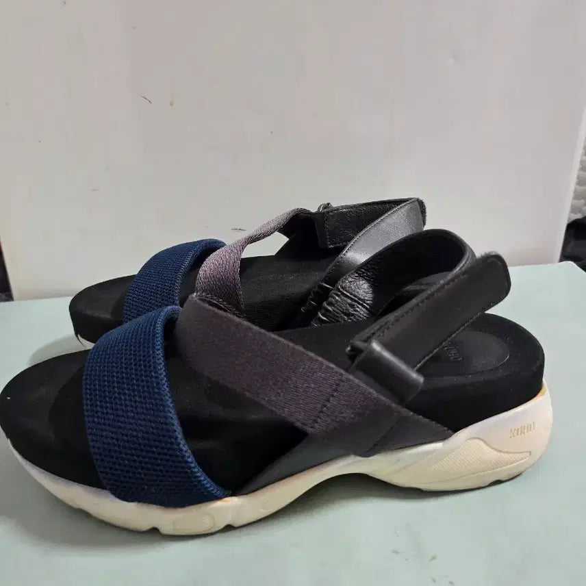 [BUNJANG] KUHO Leather Strap Sandals / 구호샌들  235