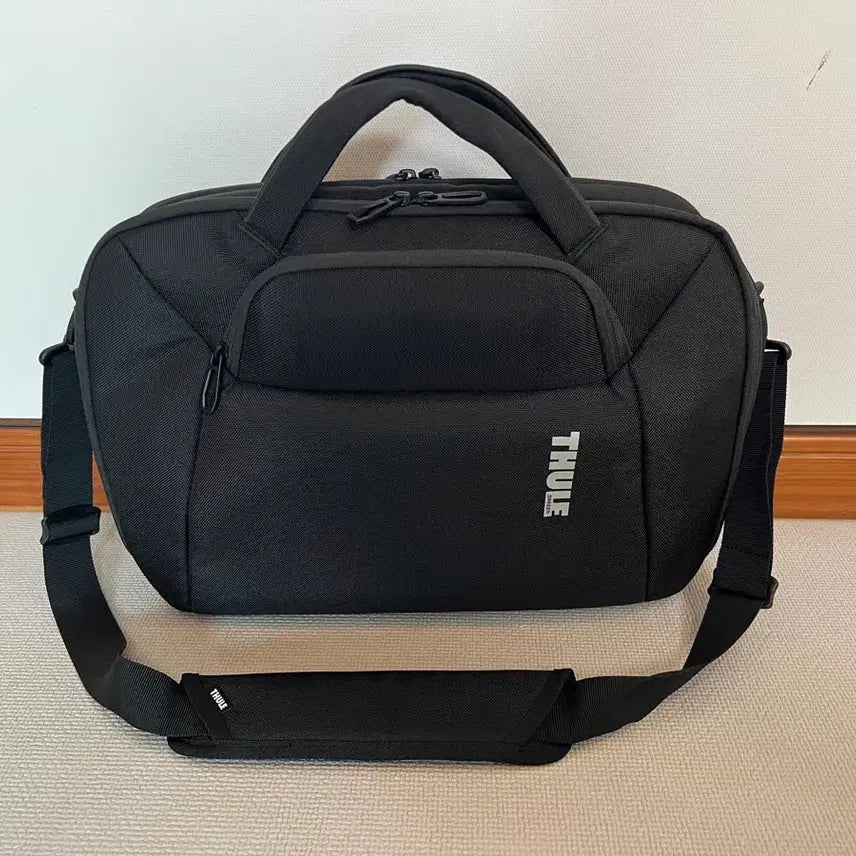 [BUNJANG] Thule Accent2 Crossbody Bag for 16-inch MacBook Laptop / 무료배송 - 1회 사용 툴레 액센트2 크로스백 맥북 노트북 16인치 가방