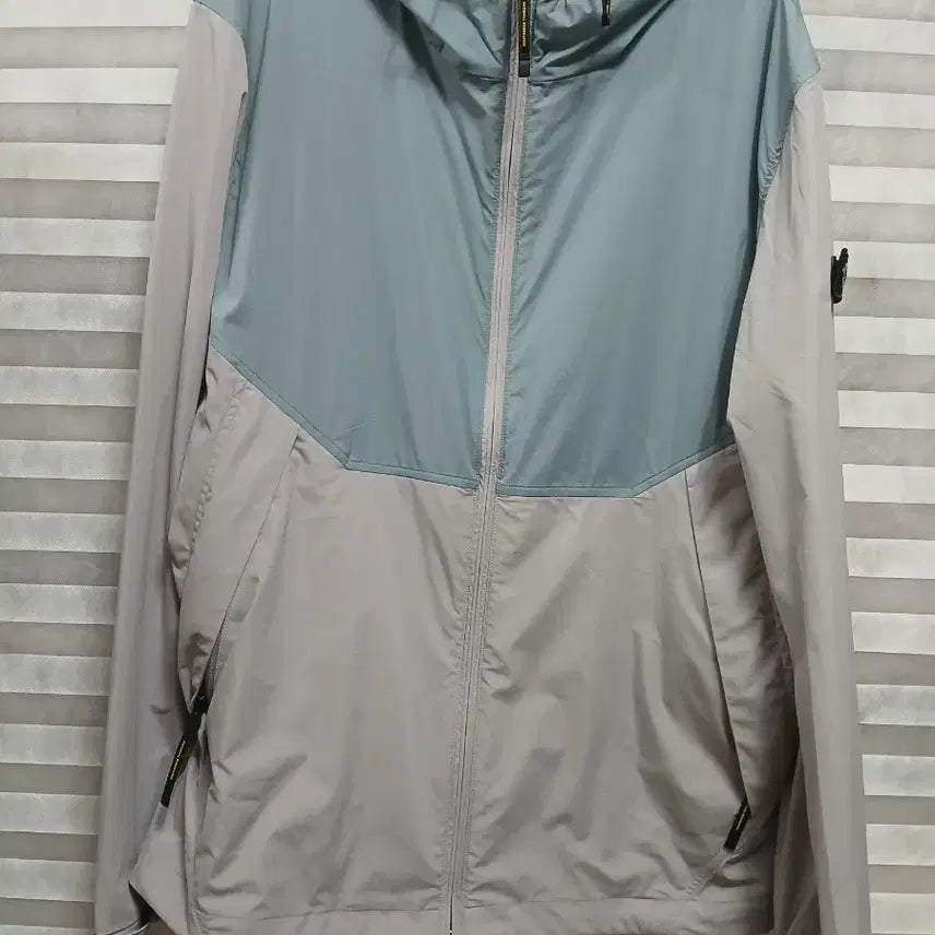 [BUNJANG] National Geographic Windbreaker Jacket L (100) / 내셔널 지오그래픽  바람막이 자켓 L(100)