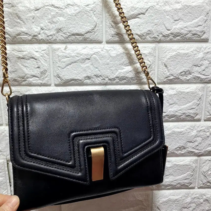 [BUNJANG] Joy Grasson Black Gold Chain Crossbody Bag / 조이그라슨 블랙 금장 체인 크로스백