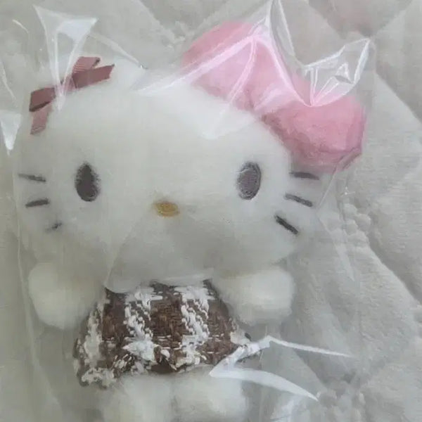 [BUNJANG] Sanrio Hello Kitty Tweed Dress Doll Keyring / 산리오 트위드 원피스 헬로키티 인형 키링