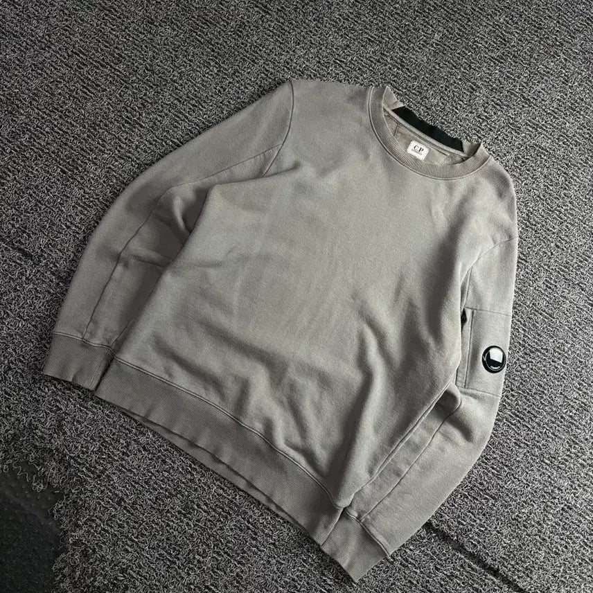 [BUNJANG] CP Company Signature Lens Crewneck Sweatshirt / CP 컴퍼니의 시그니처 렌즈 크루넥 맨투맨 4837