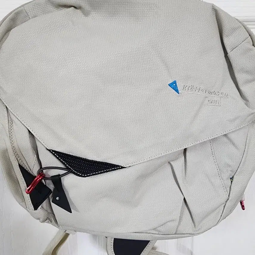 [BUNJANG] Klättermusen Gere Messenger Bag Milk White / 클라터뮤젠 가우트 메신저백 밀크색
