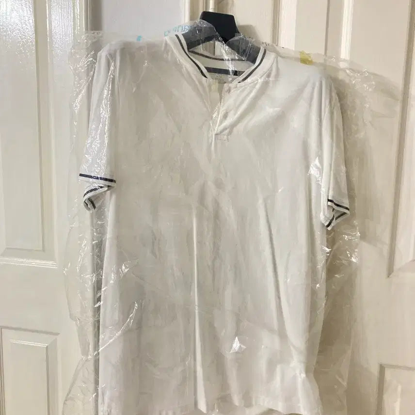 [BUNJANG] Club Monaco White Short Sleeve Collarless Polo Shirt / 클럽모나코 화이트 반팔 논카라 카라티