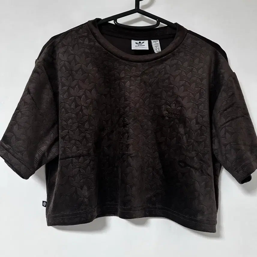 [BUNJANG] Adidas Flame Pattern Brown Poly Crop Short-Sleeve T-Shirt / 아디다스 불꽃 패턴 브라운 폴리 크롭 반팔