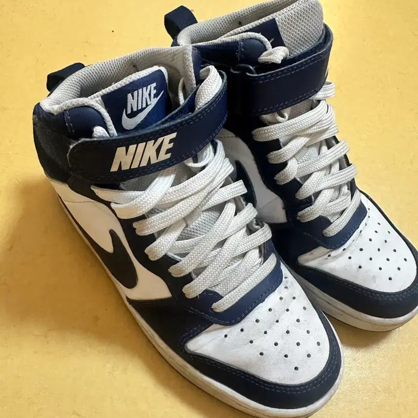 [BUNJANG] Nike Court Borough High Top Sneakers / 나이키 하이탑 운동화 230 코트바로우 하이탑 덩크하이 에어포스
