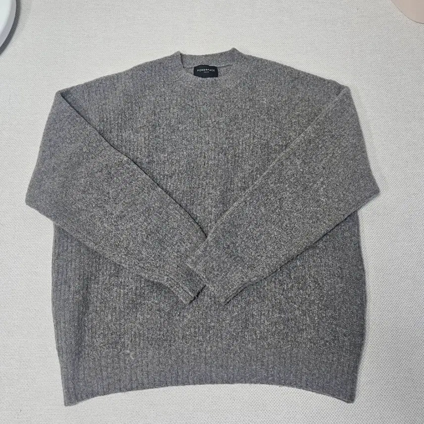 [BUNJANG] Poker Face Round Neck Knit Size 50 / 포커페이스 라운드넥 니트 50사이즈