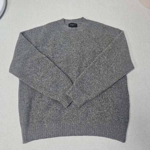 [BUNJANG] Poker Face Round Neck Knit Size 50 / 포커페이스 라운드넥 니트 50사이즈