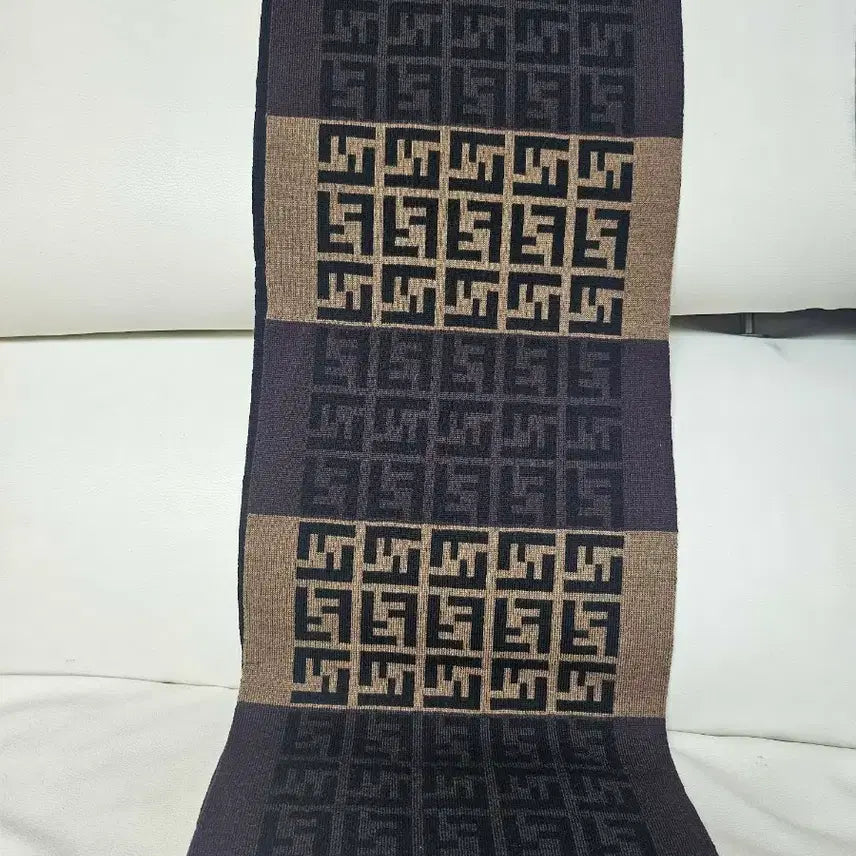 [BUNJANG] Fendi Logo Pattern Wool Scarf / 펜디 로고 패턴  울 머플러