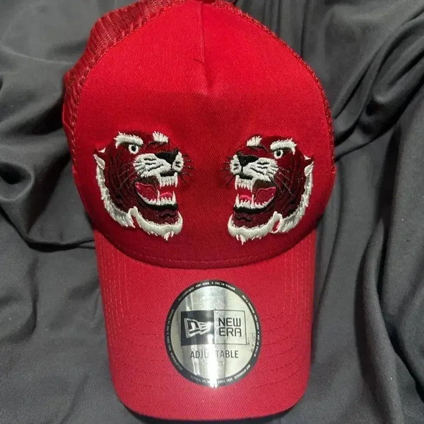 [BUNJANG] New Era Tiger Embroidery Trucker Cap Red / 뉴에라 타이거 자수 트러커캡 레드