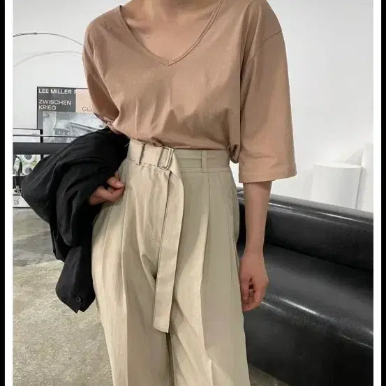 [BUNJANG] Beige V-Neck Short Sleeve T-Shirt / 베이지색 브이넥 반팔 티셔츠