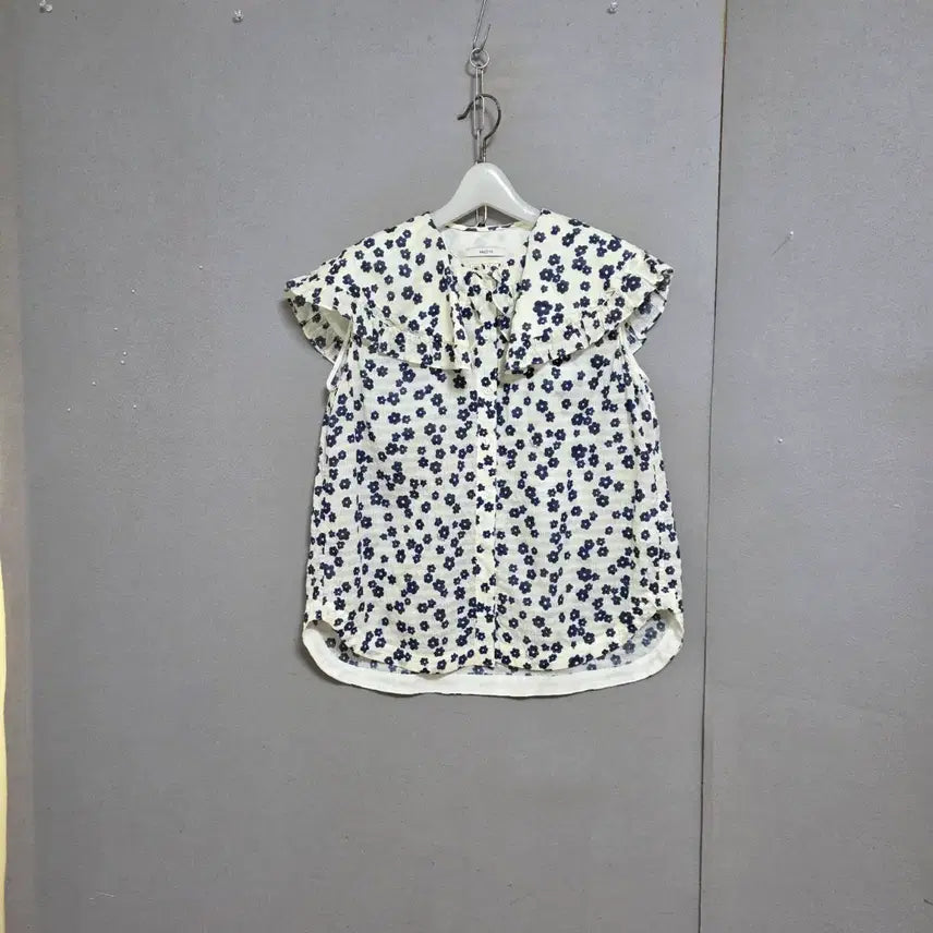 [BUNJANG] Hazzys Flat Collar Blouse Ivory/Navy / 헤지스 플랫카라 블라우스 85   n6802