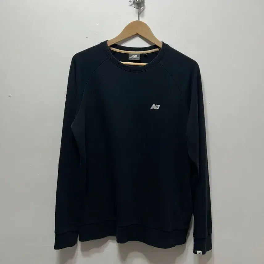 [BUNJANG] New Balance Crewneck Sweatshirt Black Size 100 / 뉴발란스 맨투맨 블랙 100사이즈