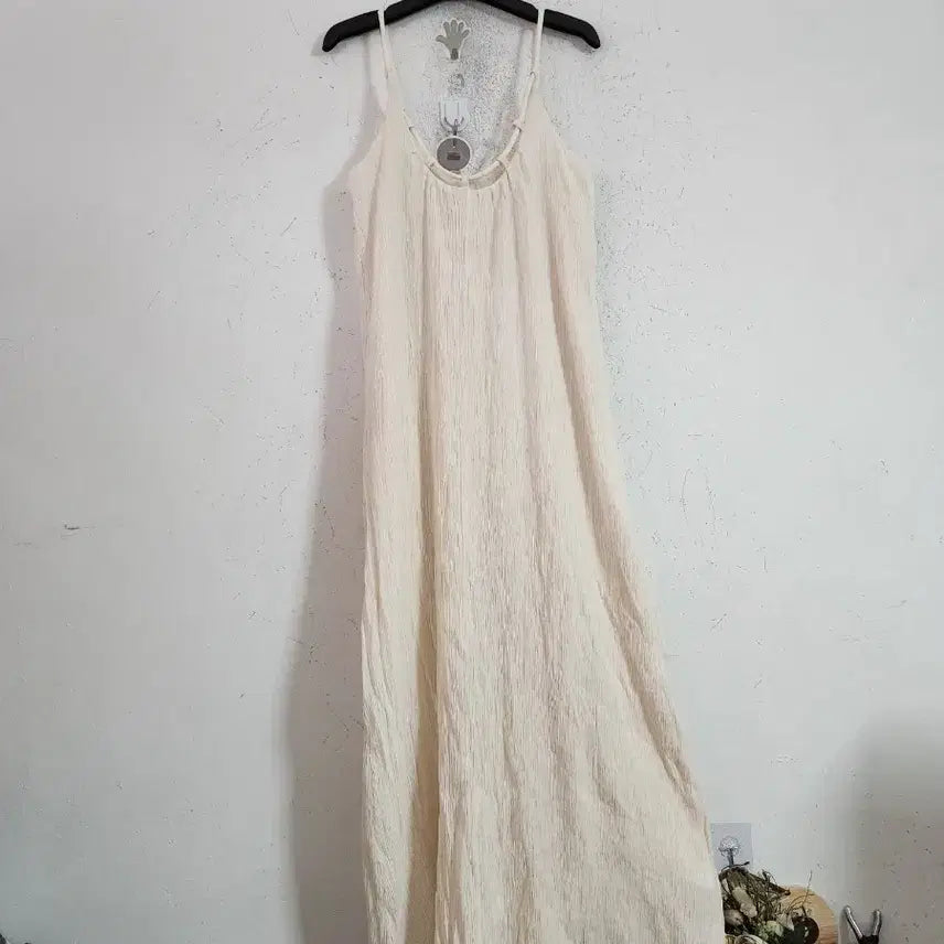 [BUNJANG] Ivory Spaghetti Strap Maxi Dress / 아이보리끈나시원피스