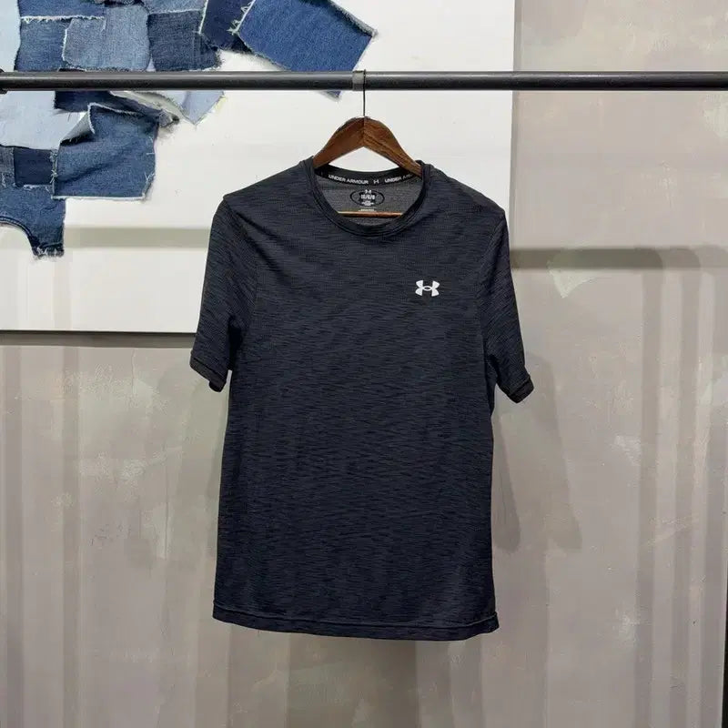 [BUNJANG] Under Armour Small Logo Printing Functional Short Sleeve T-Shirt / (100) 언더아머 운동 헬스 스몰로고 프린팅 기능성 반팔 티