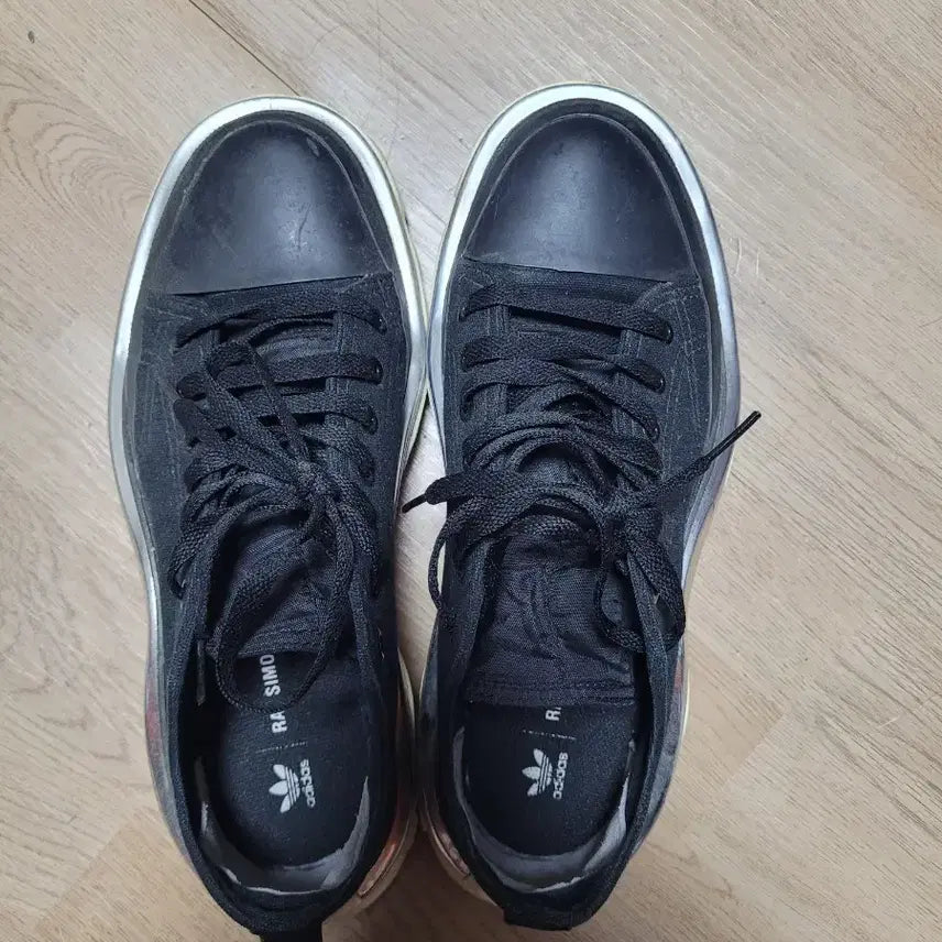 [BUNJANG] Adidas x Raf Simons Black Metallic Sneakers / 아디다스와 라프시몬스의 협업 블랙 메탈 스니커즈  260