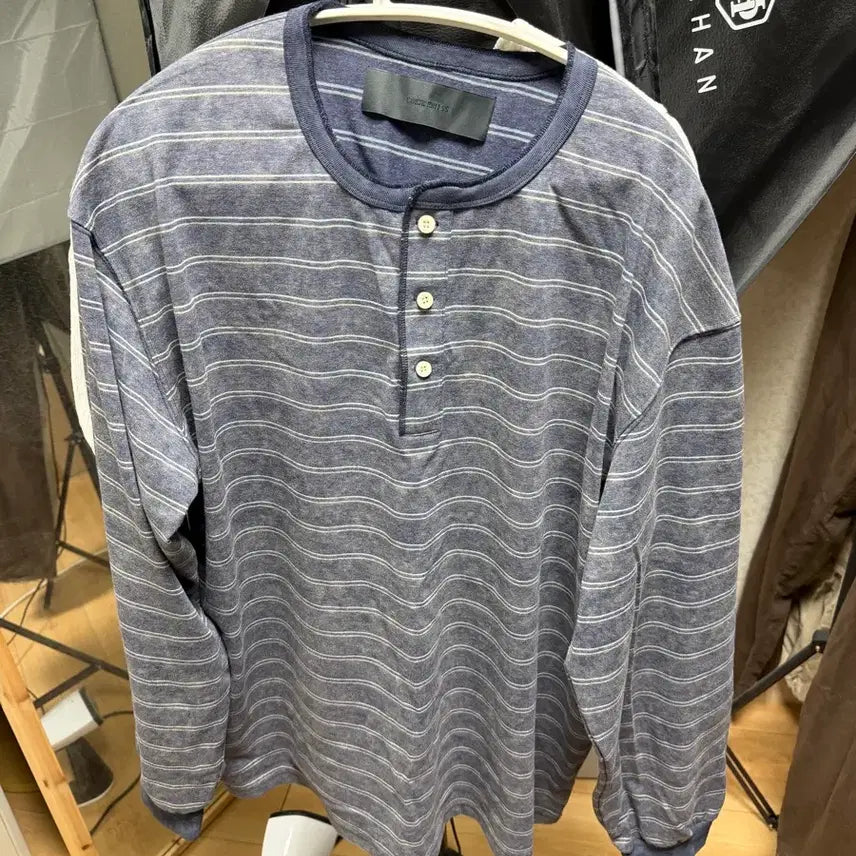 [BUNJANG] Cornerbless Blue Stripe Henley Long Sleeve T-Shirt XL / 코너블레스 블루 스트라이프 헨리넥 긴팔 티셔츠 XL